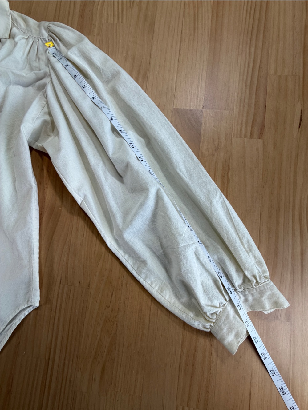 Cream Tee with Green Woven Logo Tag B12 - Picture 6 of 10